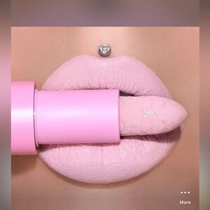 Jeffree Star Funeral Parlor Velvet
Trap Lipstick